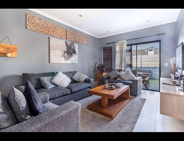 2 BEDROOM HOUSE FOR SALE IN PARKLANDS EAST